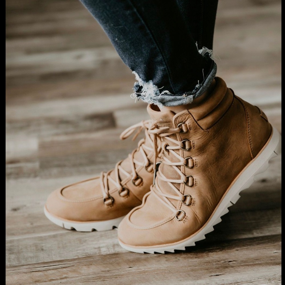 Sorel Harlow Lace up Boots - Elk - size 8